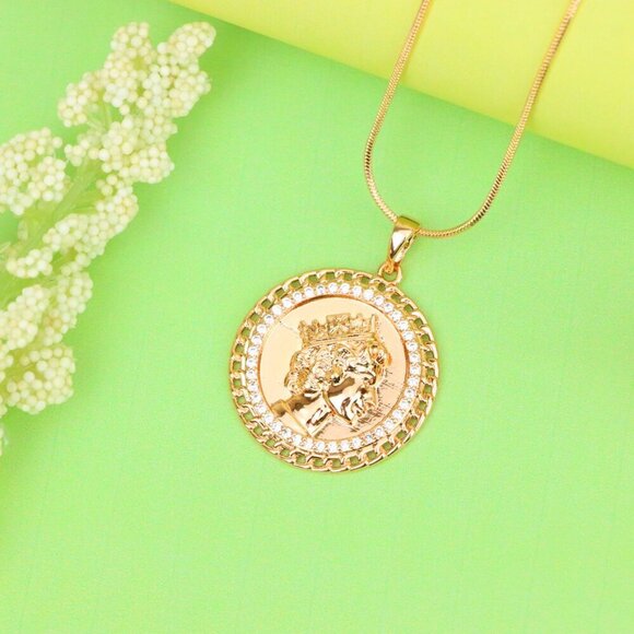 "Rose Gold Coin Pendant with Queen Profile and Iced Border, XPPT1405 - Picture 13 of 13